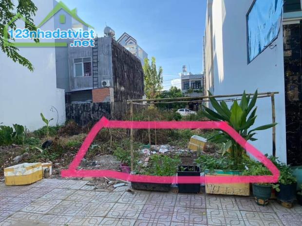 BÁN GẤP ĐẤT TRONG KHU DÂN CƯ NGUYỄN HỮU TRÍ - 100 M2 - 650 TR