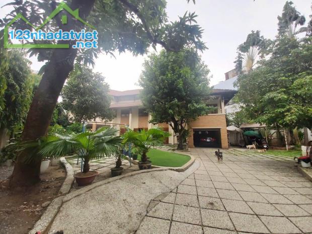 Bán Biệt thự Sân vườn 2 mặt tiền đường Trần Não, P. An Khánh, Q2. Gía bán : 115 tỷ - 1
