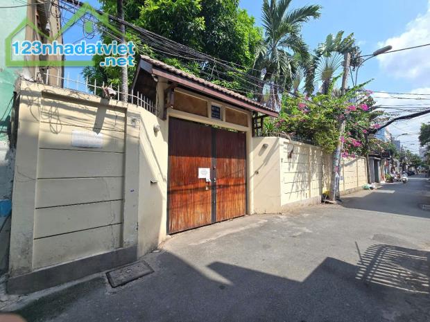 Bán Biệt thự Sân vườn 2 mặt tiền đường Trần Não, P. An Khánh, Q2. Gía bán : 115 tỷ - 2
