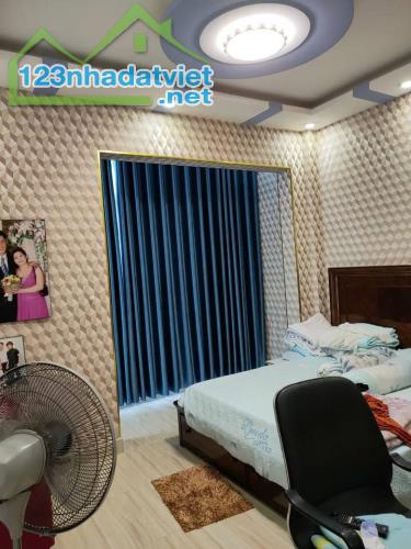 SIÊU PHẨM - 3 TẦNG - Nhà Kế Lotte Mart – 4PN – HXH cách 10m - hơn 4 TỶ - 1