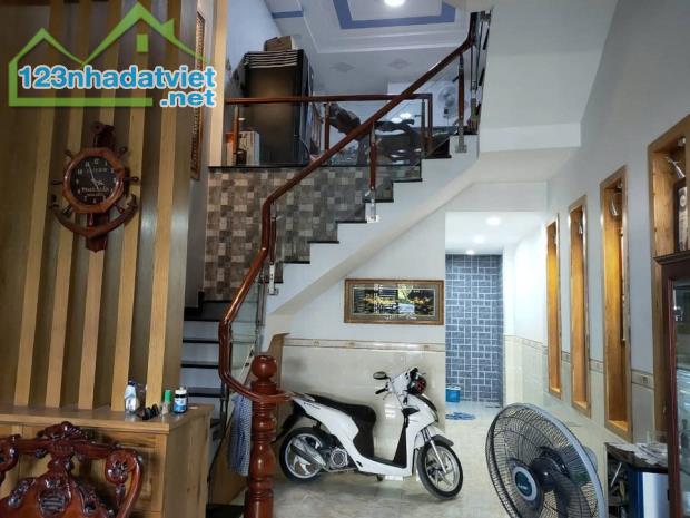 SIÊU PHẨM - 3 TẦNG - Nhà Kế Lotte Mart – 4PN – HXH cách 10m - hơn 4 TỶ - 3