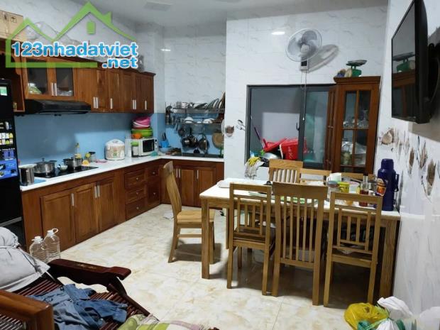 SIÊU PHẨM - 3 TẦNG - Nhà Kế Lotte Mart – 4PN – HXH cách 10m - hơn 4 TỶ - 4