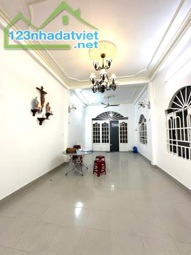 Nhà Mặt Tiền KD 3 Tầng 6,2 x 21m Đường Đòng Tâm, Trung Chánh Hóc Môn SHR