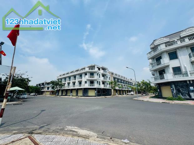 Bán nhà 1 trệt 3 lầu góc 2 mặt tiền đường E6-F5 vị trí đẹp nhất khu Bửu Long 3 giá 7.89 tỷ - 1