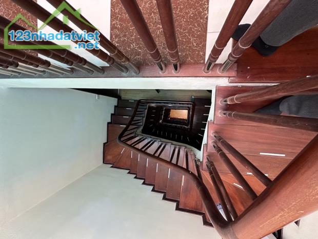Bán nhà mặt phố Vĩnh Phúc, Ba Đình 58m2 xây 6 tầng kinh doanh, gara, mặt tiền 4,7m, 26 tỷ!
