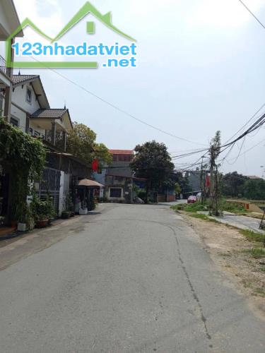 MẶT NGÕ THÔNG - GẦN PHỐ - Ô TÔ 7 CHỖ VÀO NHÀ - KHU DÂN TRÍ CAO - SẦM UẤT - GẦN TRƯỜNG, CHỢ