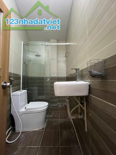 Nhà 1 lầu 1 trệt sát chợ Hóa An 3 tỷ/70m2, đường thông - 3