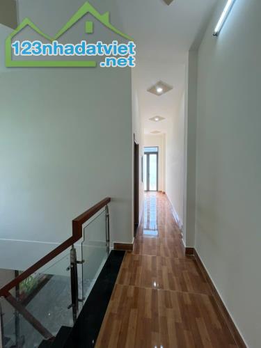 Nhà 1 lầu 1 trệt sát chợ Hóa An 3 tỷ/70m2, đường thông - 1