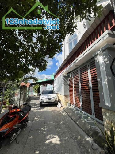 Nhà 1 lầu 1 trệt sát chợ Hóa An 3 tỷ/70m2, đường thông