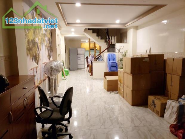 Nhà 2 tầng mặt tiền đường Nghĩa Thục P6Q5, giá 10.8 tỷ