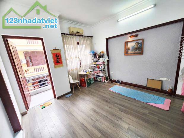 PHÂN LÔ Ô TÔ VỈA HÈ - ĐƯỜNG RỘNG - KINH DOANH KĐT VĂN QUÁN 4 TẦNG GIÁ HƠN 18 TỶ - 3