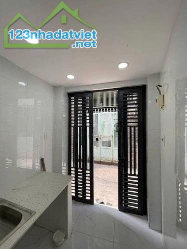 Nhà Đẹp Giá Rẻ Trung Tâm Quận 10 – 3 Tầng Chỉ 1.2 Tỷ, Sổ Hồng Riêng" nở hậu - 3