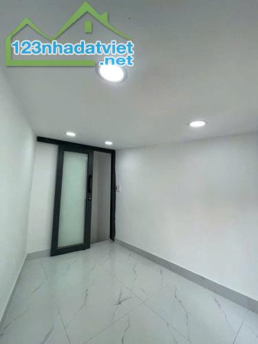 Nhà Đẹp Giá Rẻ Trung Tâm Quận 10 – 3 Tầng Chỉ 1.2 Tỷ, Sổ Hồng Riêng" nở hậu
