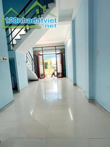 ♪ Nhà Kiệt 3m Cù Chính Lan Ô tô đậu 30m, 33m2, 3 tầng cứng đẹp, 2.59 tỷ