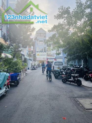 Bán nhà mặt tiền phú nhuận phường 7 khu phan xích long nhà 4 tầng sổ vuông chỉ 17,5 tỷ - 1