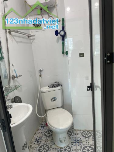 Cho thuê căn hộ ngõ 214 Nguyễn Xiển, Thanh Xuân, tầng 4 giá 3tr2