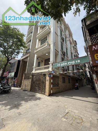 Nhà hiếm tựa tranh – ô tô dừng chân – tài lộc chảy mạnh như dòng sông xuân,  Nguyễn Huy