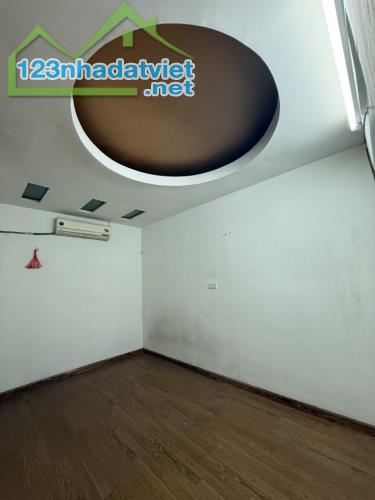 Nhà hiếm tựa tranh – ô tô dừng chân – tài lộc chảy mạnh như dòng sông xuân,  Nguyễn Huy - 1
