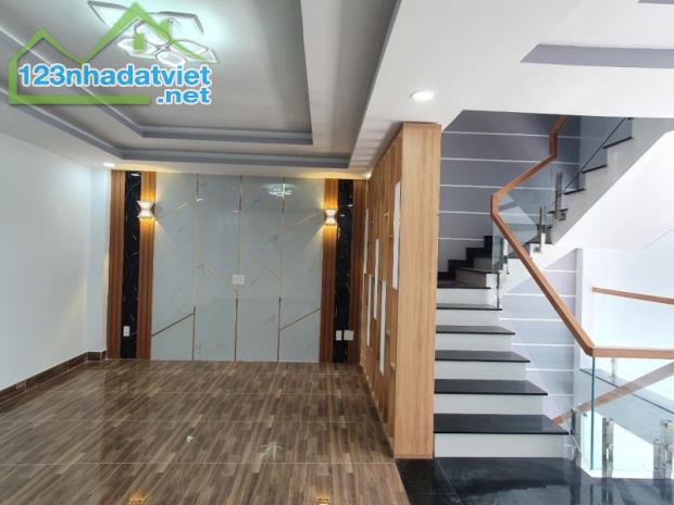 Bán nhà mặt phố Võ Văn Hát, Q.9, 60m², 4 tầng, 6.1 tỷ, sổ hồng - 1