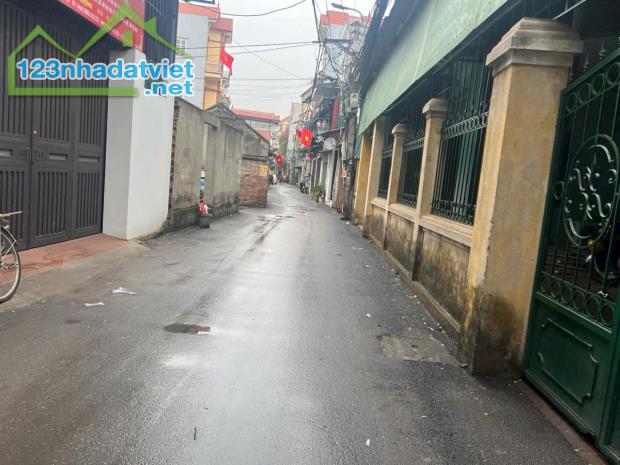 .
Giá chỉ 2,1 tỷ VND cho diện tích 72m2, pháp lý đầy đủ.
Mặt tiền rộng 4m, cực kỳ phù hợp