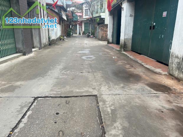 .
Giá chỉ 2,1 tỷ VND cho diện tích 72m2, pháp lý đầy đủ.
Mặt tiền rộng 4m, cực kỳ phù hợp - 1