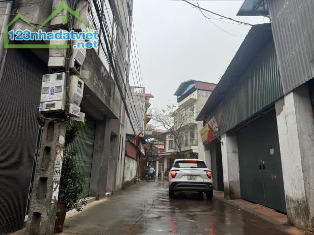 .
Giá chỉ 2,1 tỷ VND cho diện tích 72m2, pháp lý đầy đủ.
Mặt tiền rộng 4m, cực kỳ phù hợp - 2
