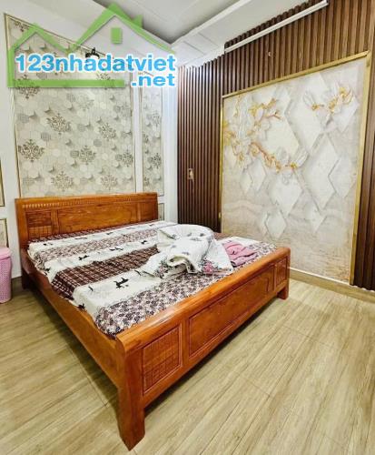 BÁN NHÀ - GẦN NGÃ TƯ SỞ TT THANH TRÌ