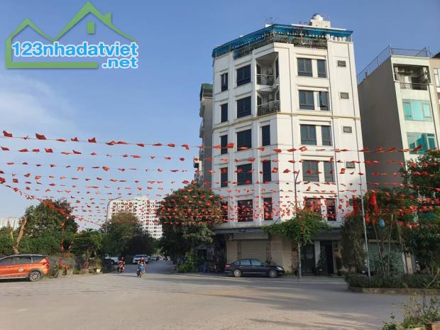 Bán tòa nhà 7 tầng, DT 60m2, lô góc, vỉa hè ô tô tránh, thang máy chỉ 2x tỷ