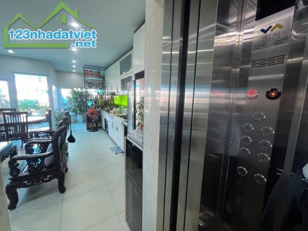 Bán tòa nhà 7 tầng, DT 60m2, lô góc, vỉa hè ô tô tránh, thang máy chỉ 2x tỷ - 2
