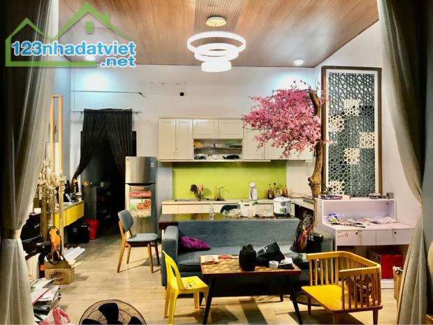 Bán nhà C4 đường LÊ THỊ TÍNH, gần Cù Chính Lan ,chợ Thanh Khê DT 90m2 giá 4ty250