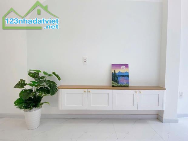 Nhà Đẹp 3 Tầng Vào Ở Liền - Hẻm Rộng Thoáng Cạnh Bên Khu Phan Xích Long - Nội Thất Cơ Bản - 3