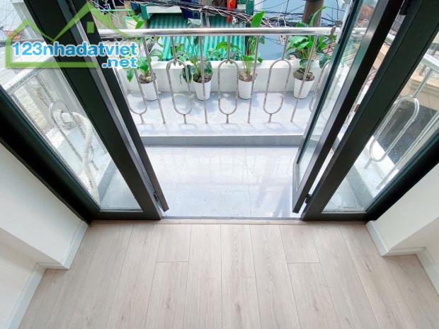 Nhà Đẹp 3 Tầng Vào Ở Liền - Hẻm Rộng Thoáng Cạnh Bên Khu Phan Xích Long - Nội Thất Cơ Bản