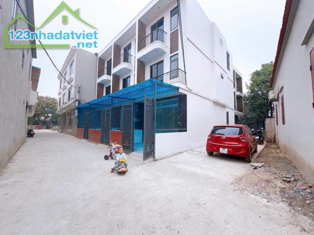 Bán nhà 3 tầng, 56m2, ô tô đỗ cửa, Đại Thành Quốc Oai chỉ cách Yên Nghĩa 4km, giá 3.8 tỷ