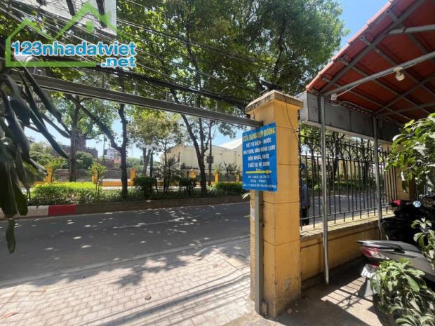 Mặt phố Nguyễn Tri Phương. Ba Đình. 47m2; MT 8m; Giá 42.5 tỷ  TRUNG TÂM CỦA TRUNG TÂM