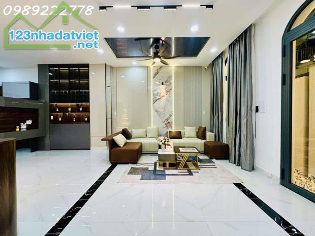 CHỦ GIẢM 800 TRIỆU - GIÁ MỚI 11.5 TỶ TL.- HẺM 3M - THÔNG HỒ BÁ KIỆN - TÔ HIẾN THÀNH  - - 2