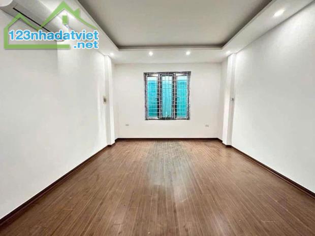 Cần Bán Nhà Lĩnh Nam 30m 5 Tầng 4 Ngủ Nhà Mới Giá 4.1 Tỷ Sổ Chung