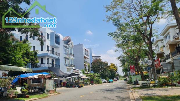 Bán đất ngay khu dân cư Đại Phúc phân lô - đường ô tô 40m- 3 làng đường- 100m2 ngang 5m, - 3