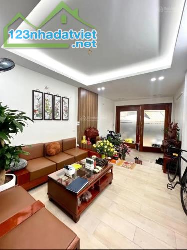 NHÀ PHỐ TRUNG KÍNH- LÔ GÓC 3 MẶT THOÁNG, Ở SƯỚNG- 35M, 5 TẦNG- 7,x Tỷ - 2