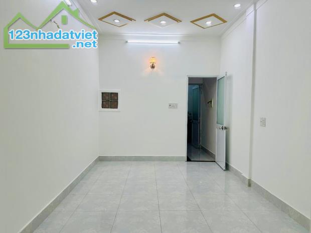KHÔNG CÓ CĂN THỨ 2! NHÀ 4 TẦNG MỚI – GIÁP QUẬN 7 - NHỈNH 01 ĐỒNG - 1