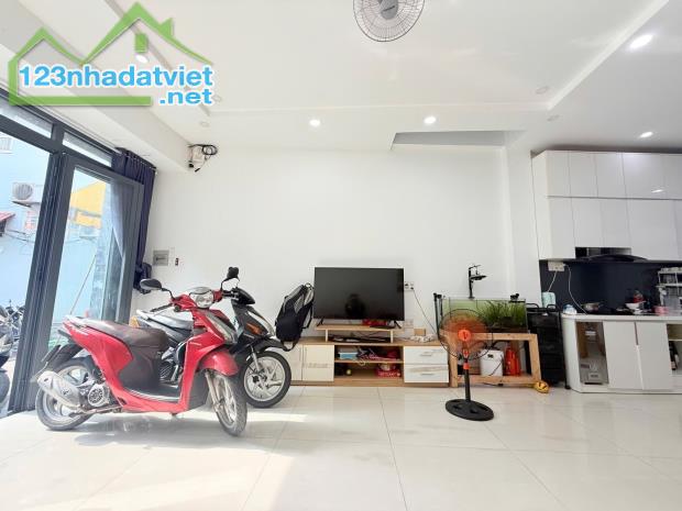 LAM SƠN - P2 TÂN BÌNH - HẺM Ô TÔ - DT:44M2 [ 4 ❌ 11M ] 4 TẦNG,4PN - CHỈ 8,3 TỶ - 1