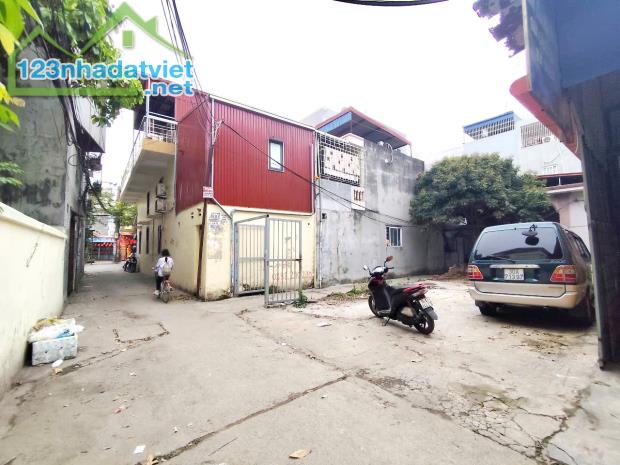 Đất ngay sau mặt đường Thiên Lôi, 86m, lô góc, ô.tô vào, Giá 4.1 tỉ