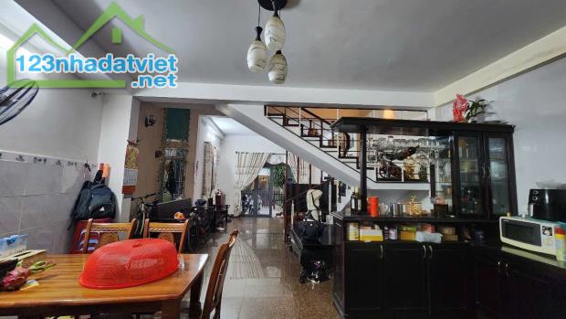 # Nhà Kiệt gần MT Thái Thị Bôi, Chợ, 170m2, ngang 8, 3 tầng, 5.x tỷ - 4