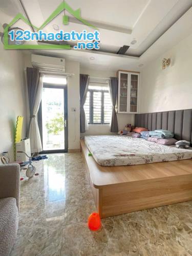BÁN NHÀ SIÊU ĐẸP TÂN PHÚ 80M.4 TẦNG .5PN.2 GIẾNG TRỜI FULL NỘI THẤT.8.85TỶ