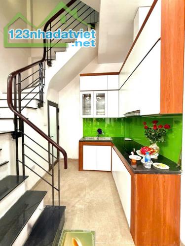 Bán nhà Thanh Xuân ngõ Bùi Xương Trạch 6,65 tỷ, 31m2, MT 3,4m, 3 gác - 3
