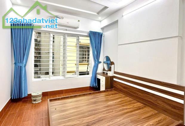 Bán nhà Thanh Xuân ngõ Bùi Xương Trạch 6,65 tỷ, 31m2, MT 3,4m, 3 gác - 5