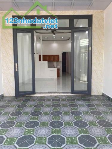 💥Cha mẹ già bán nhà lên ở cùng con cái ngay sau chợ hóc môn ở tân hiệp giá 700Triệu💥 - 2