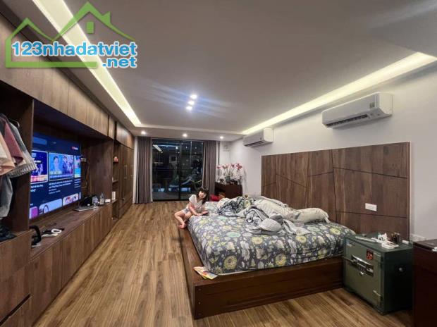 VÍP, HOA HẬU CHÂN DÀI - 8 TẦNG THANG MÁY - HOÀNG CẦU - OTO TRÁNH - VỈA HÈ , KINH DOANH - - 1