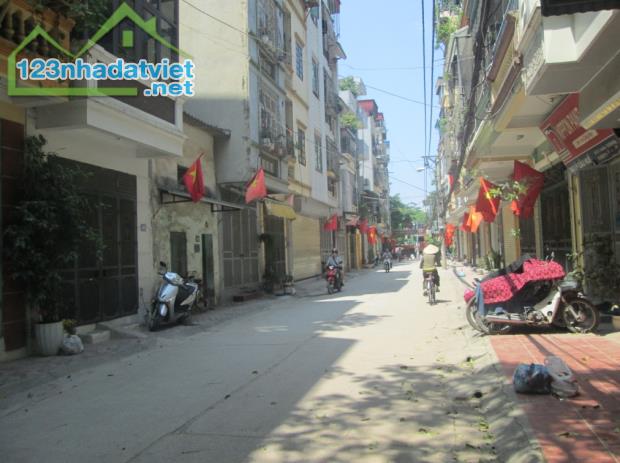 Lô Góc ngõ 132 Thanh Bình cạnh Làng VKCA, ô tô đỗ cửa 30m2 chỉ 6.28 tỷ. LH 0989626116 - 1