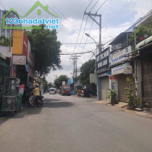 Bán nhà Cấp 4, Mặt tiền Đông hưng Thuận 10 - Nguyễn Văn Quá, 5.8x47m, giảm 17.5 tỷ.