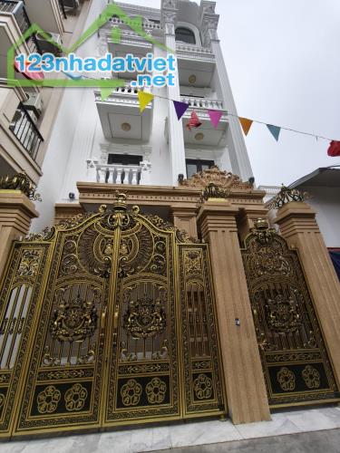 Siêu phẩm 5 tầng Việt Hưng, Thang máy, nội thất đẳng cấp, Gara ô tô 95m, MT 6m, nhỉnh 22tỷ